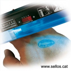 Tinta Coloris LUMINOSA LT, d'assecatge lent, invisible a plena llum, però fluorescent sota llum ultraviolada